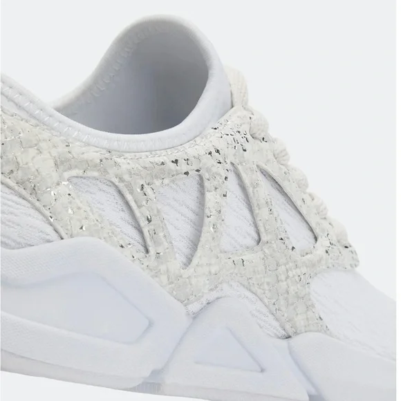 Fabletics Redondo Performance Sneaker - Picture 3 of 14